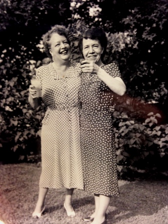 Moore Daughters_Hatching Cat